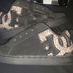 New in box womens dc shoes size 5 leopard
